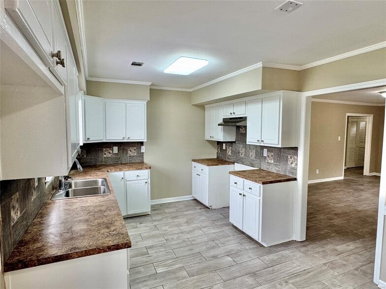 Building Photo - 502 Adler Dr