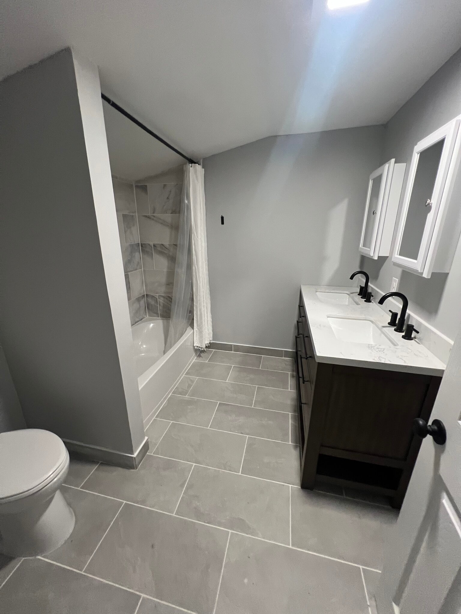 Building Photo - 1933 James Ave