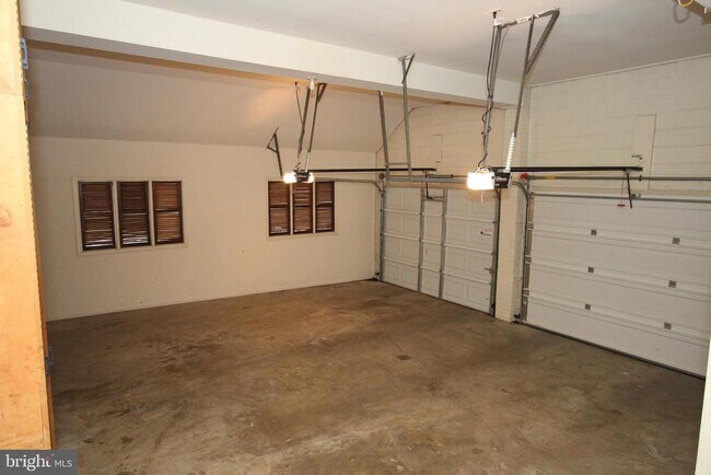 Building Photo - 10208 Sorrel Ave