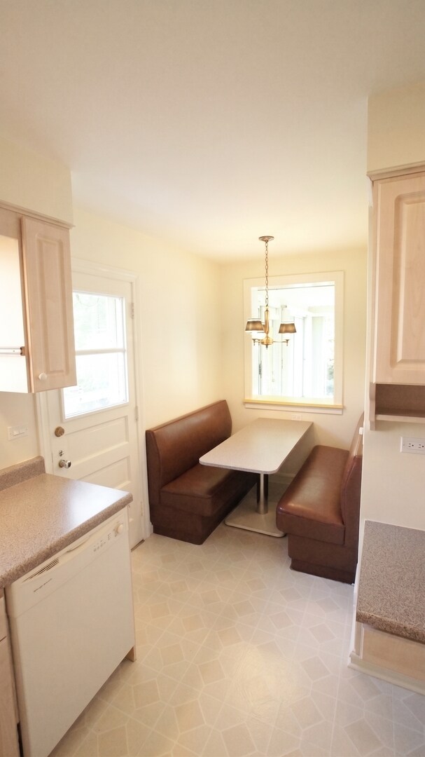Building Photo - 460 Highcrest Dr