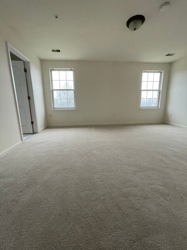 Building Photo - Spacious & Updated Home in the Heart of Hyattsville