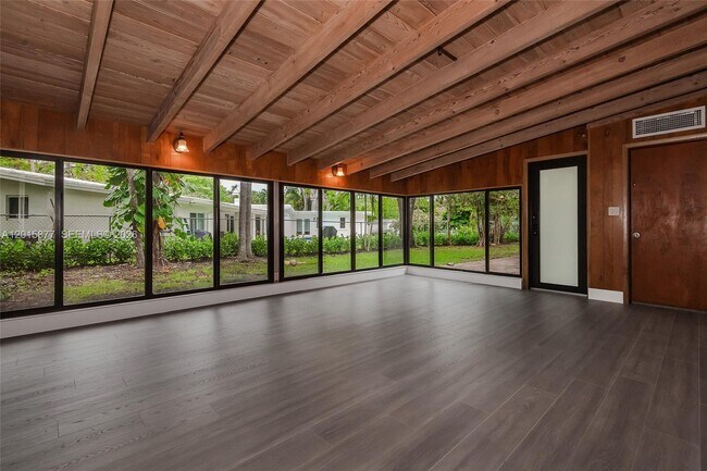 Building Photo - 12725 SW 80th Ave