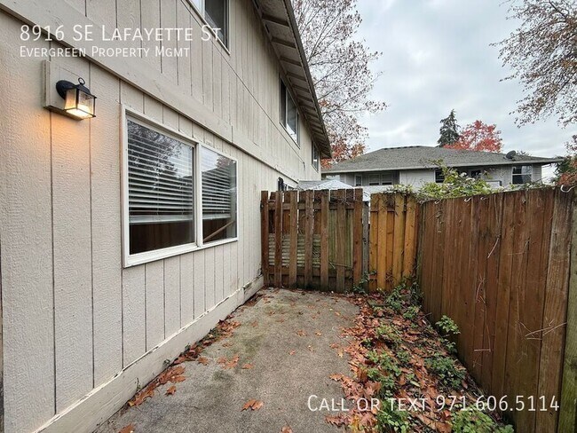 Building Photo - 8916 SE Lafayette St