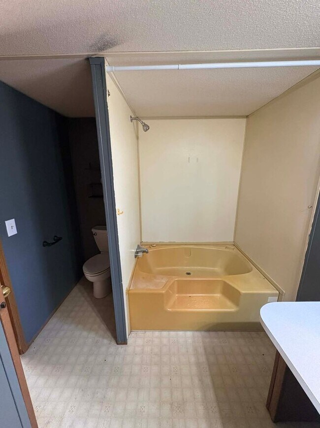 Building Photo - Simple Country Living!