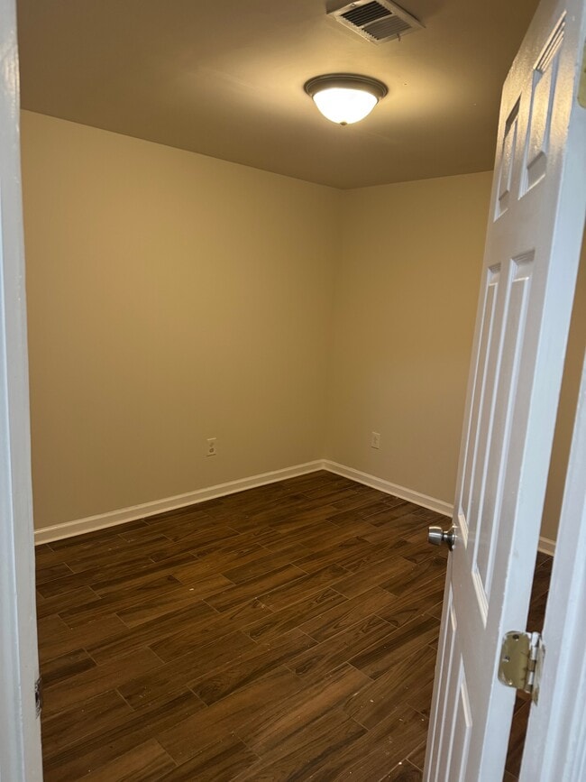 Building Photo - 3391 Vineland Pl