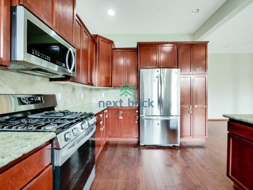 Building Photo - 4 Bed and 3 Bath Lake View Single-family Home is Available for Rent!