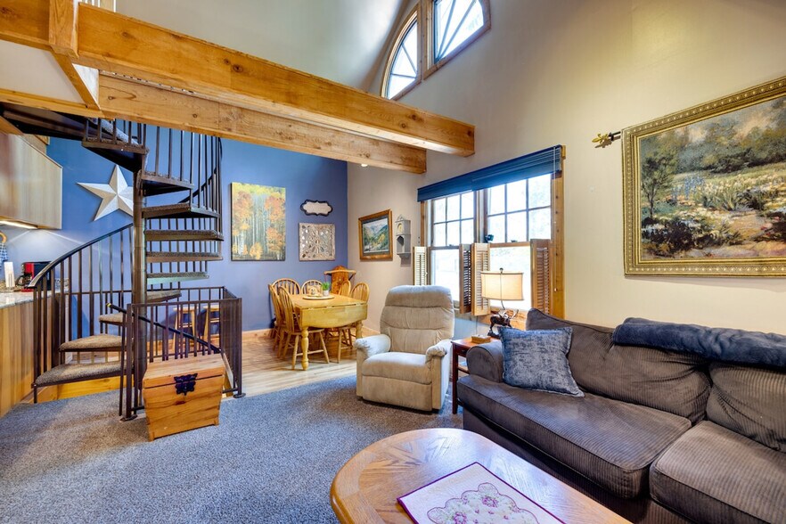 Building Photo - 619 N Corona St