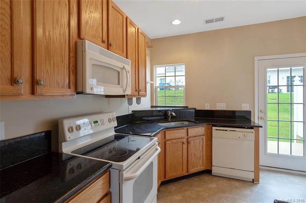 Building Photo - Room in Townhome on Stratfield Pl Cir