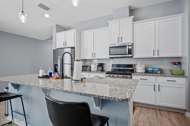 Building Photo - 11647 Pacific Dogwood Ct