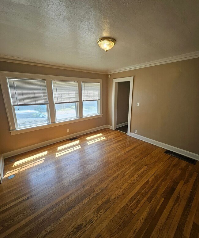 Building Photo - 5446 Harrison St