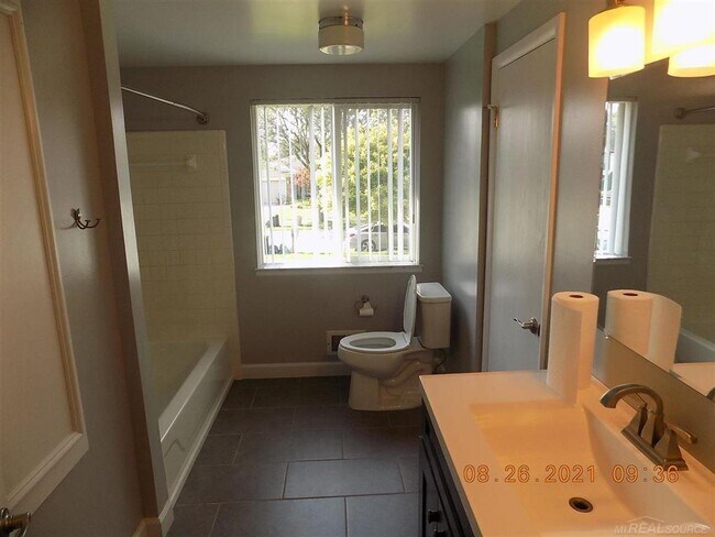 Building Photo - 2127 Hopkins Dr