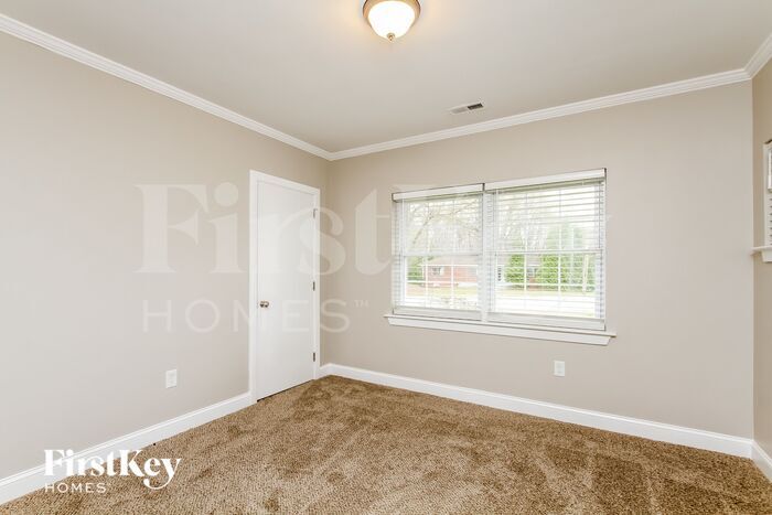 Building Photo - 240 Palaside Dr NE