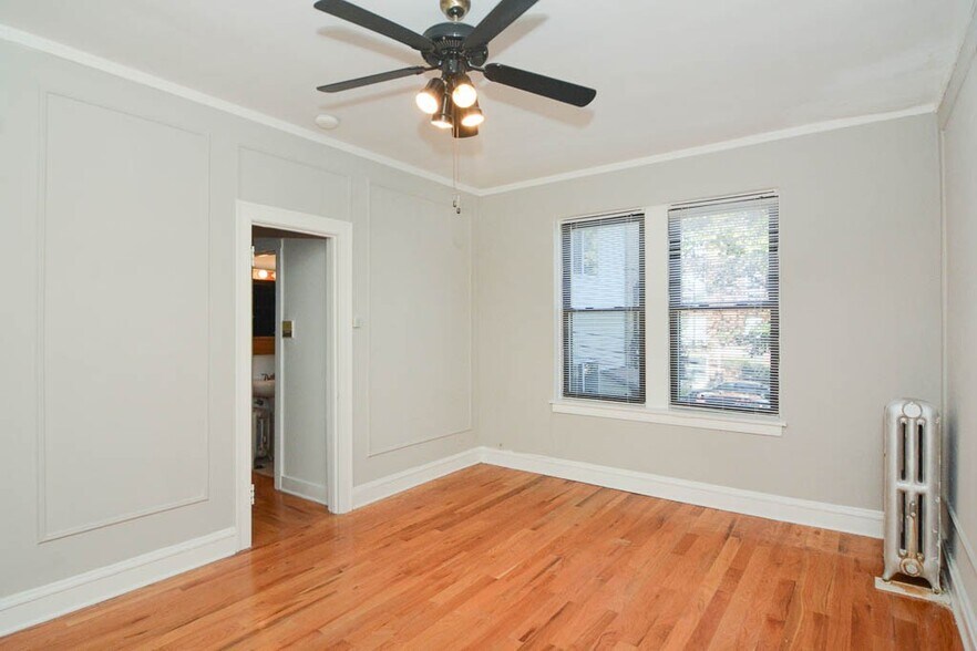 Building Photo - 4856 N Damen Ave
