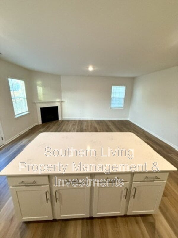 Building Photo - 1413 Secrest Cmns Dr