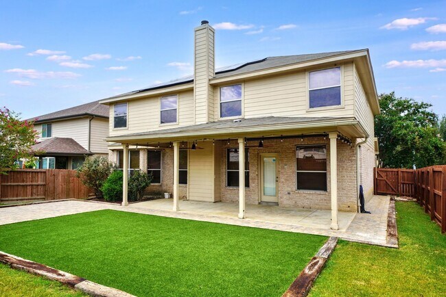 Building Photo - Gorgeous 5-Bedroom, 3.5-Bathroom Home Near...