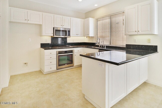 Building Photo - 5505 Salerno Dr