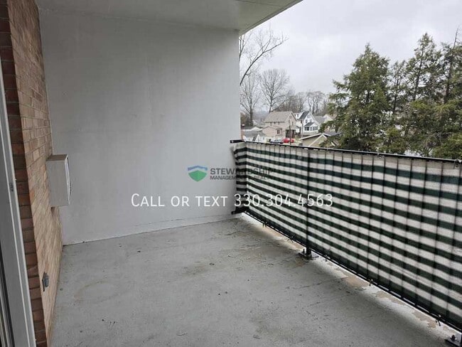 Building Photo - 2331 E Market St