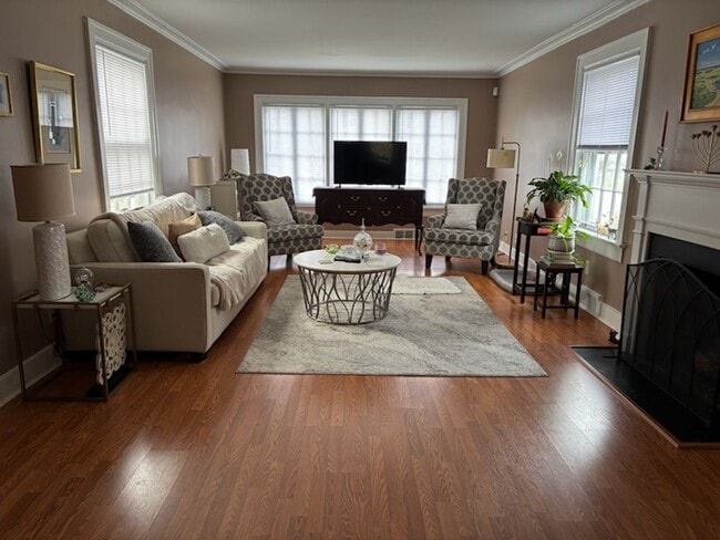 Building Photo - Coming Soon!  Historic and Gorgeous in Middletown - Spacious and Convenient!