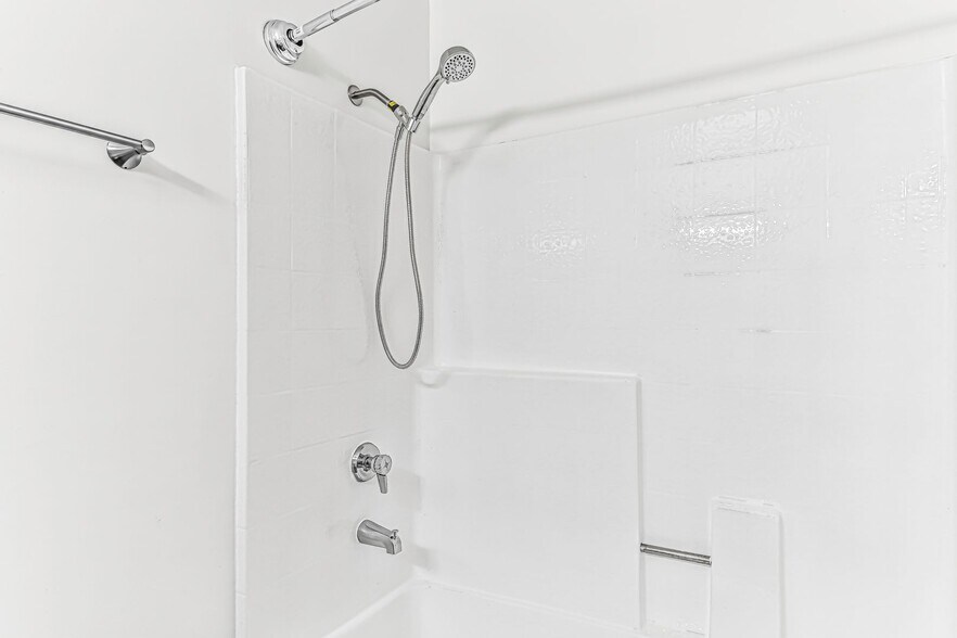 Building Photo - 1075 Loma Ave