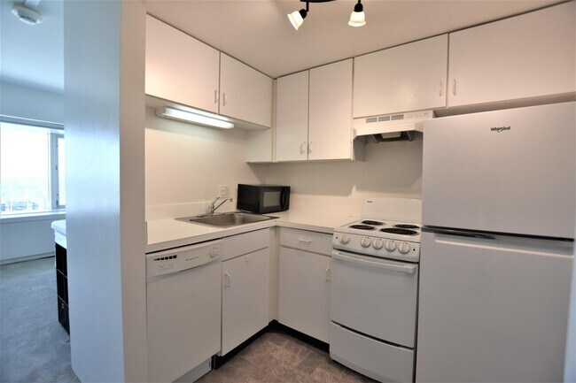 Building Photo - 555 E William St