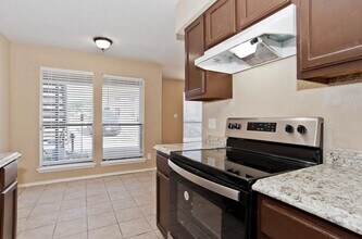 Building Photo - 8117 Foxfire Ln