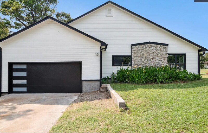 Primary Photo - 610 W Fairview St