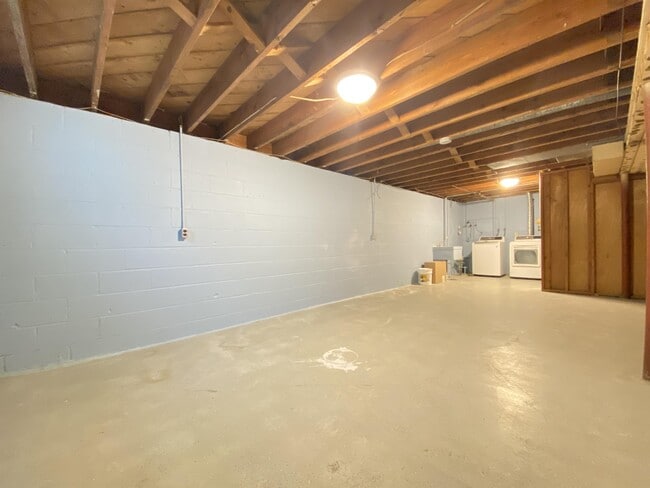 Building Photo - 3620 3rd Pl NW