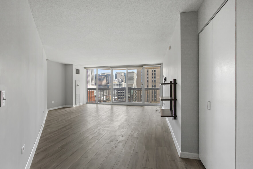 Building Photo - 545 N Dearborn St