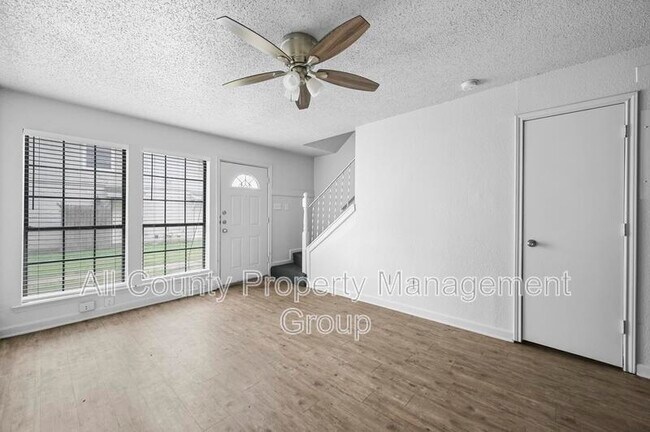 Building Photo - 4921 Miller Ave