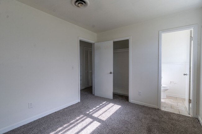 Building Photo - 4 Bedroom Rent to Own Home Available!