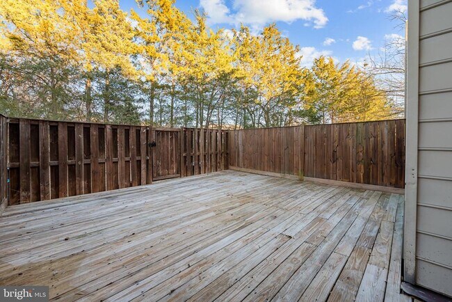 Building Photo - 6104 Old Brentford Ct