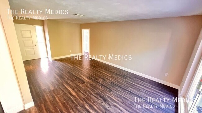 Building Photo - 929 Dupont Ave