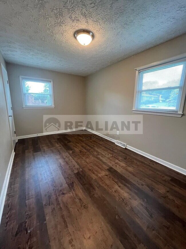 Building Photo - 4013 Elora Ln