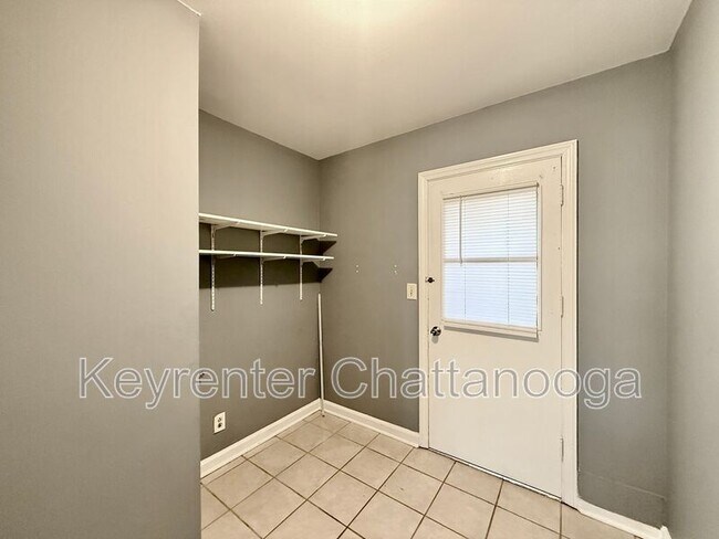 Building Photo - 221 Robert E Lee St