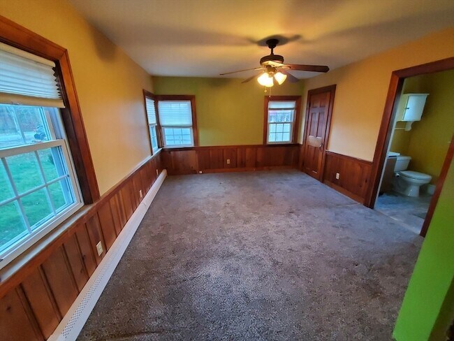 Building Photo - 450 Oak St