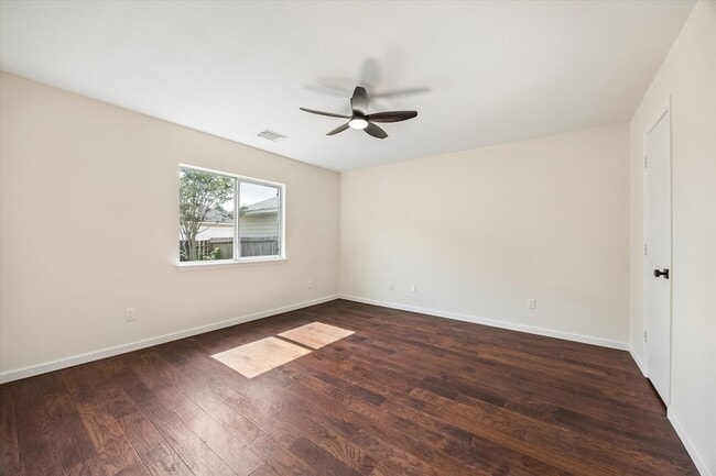 Building Photo - 6106 Settlers Lake Cir E