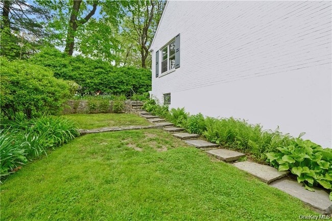 Building Photo - 6 Wildway