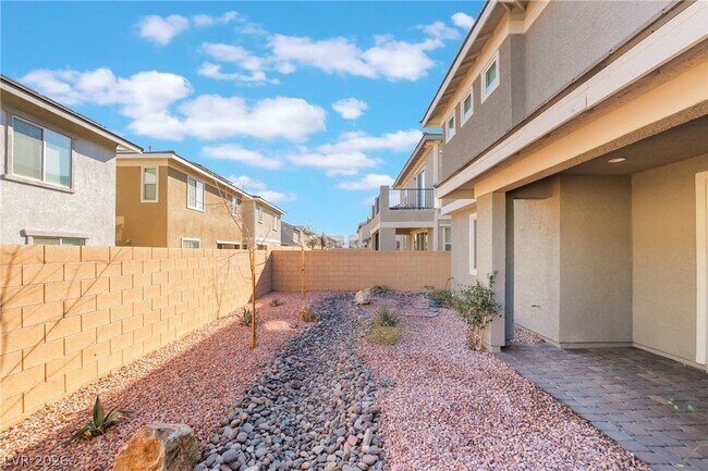 Building Photo - 184 Pace Ave