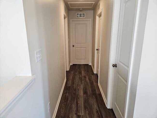 Building Photo - 312 High Peak Pl