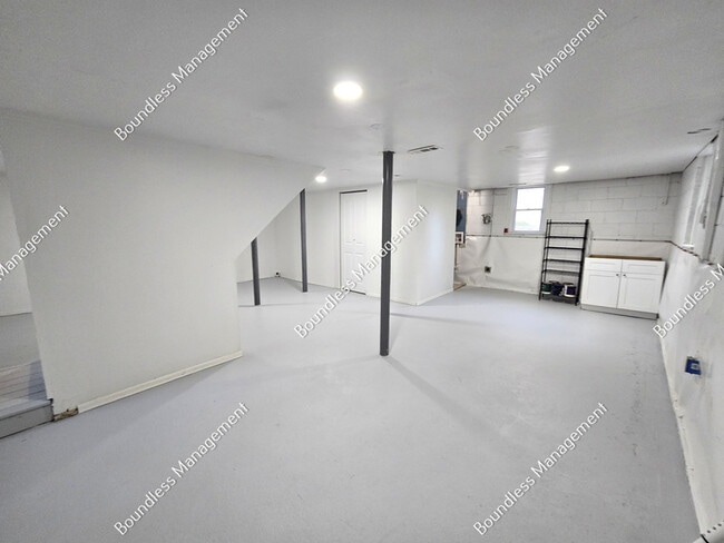 Building Photo - 713 Church St NW