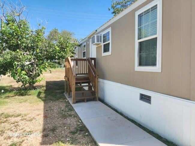 Building Photo - 1126 Gary Terrace