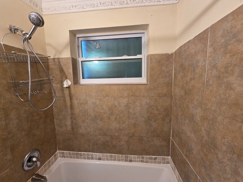 Building Photo - 1085 NW 133rd St