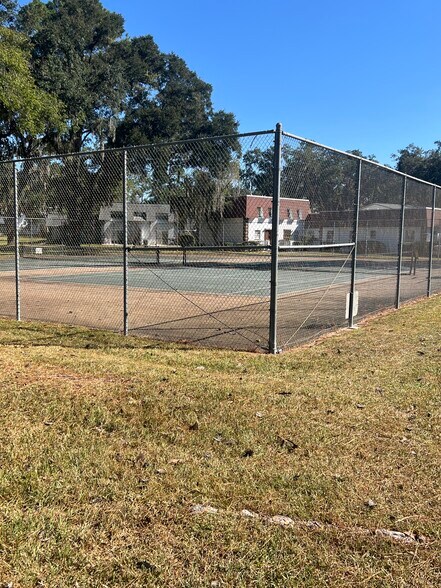 Building Photo - 1525 SE 25th St