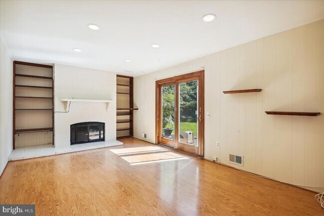 Building Photo - 8709 Sleepy Hollow Ln