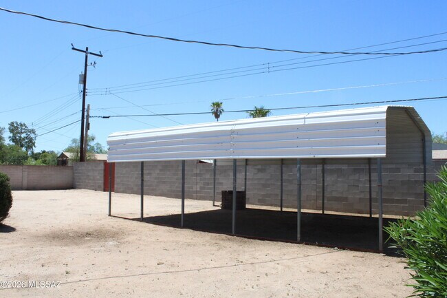 Building Photo - 6526 E Calle Dened