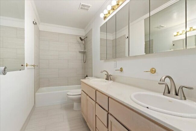 Building Photo - FOOTHILL 3 bed 2 bath Condo with Pool