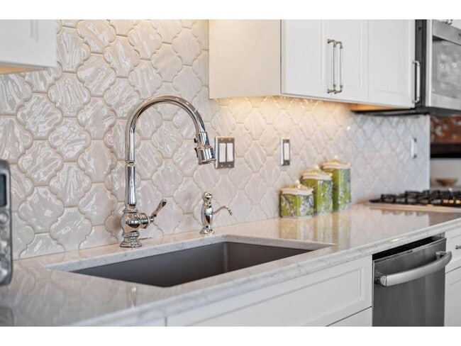 Building Photo - 740 Portland Ave