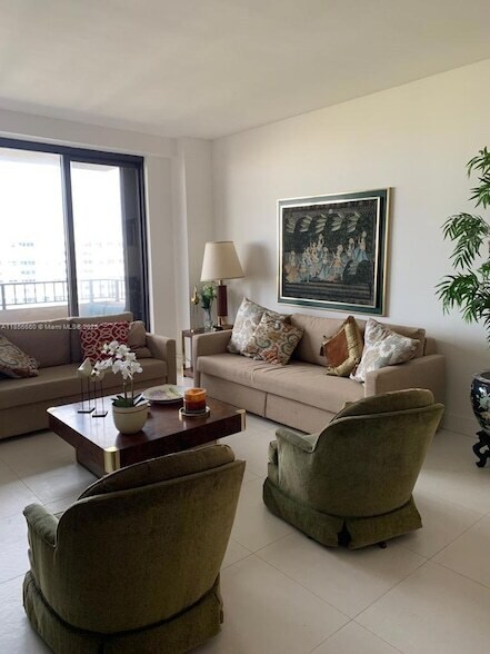 Building Photo - 251 Crandon Blvd