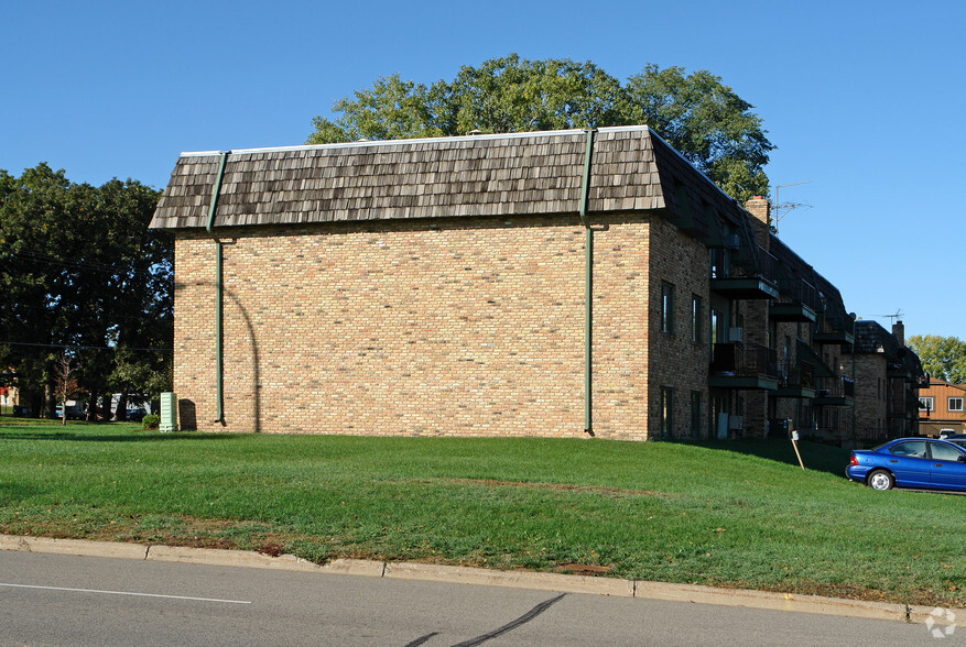 Building Photo - Parkwood Apartments