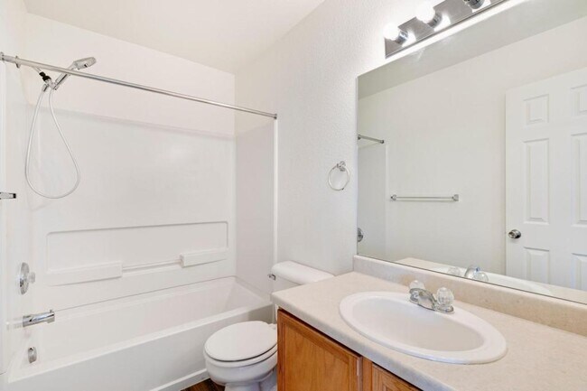 Building Photo - 8703 Silver Glen Dr